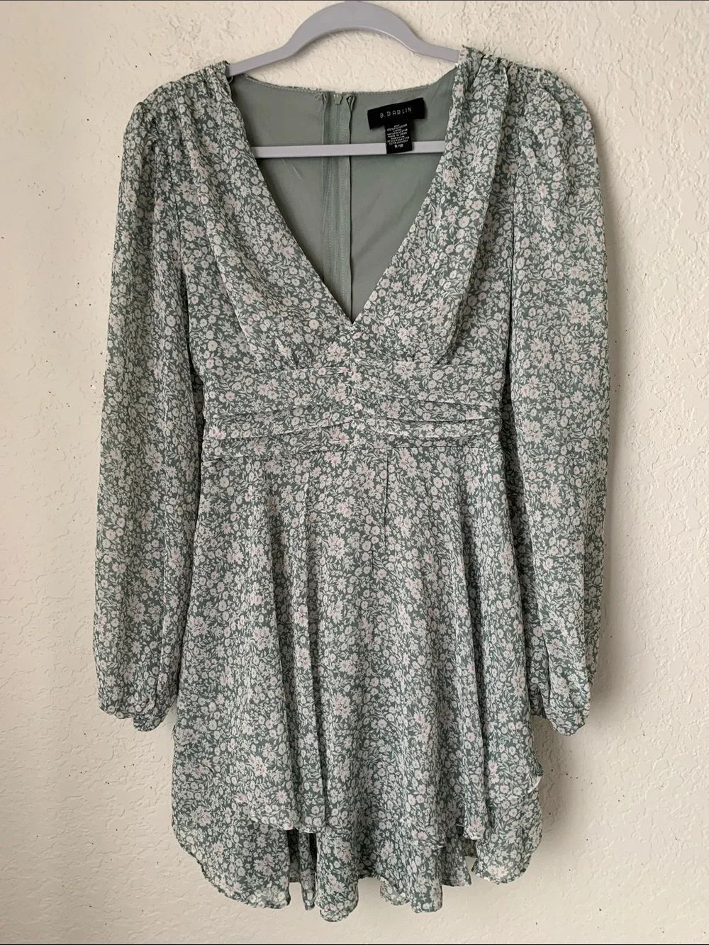 B Darlin Sage Green Floral V-Neck Long Sleeve Dress Size 9/10